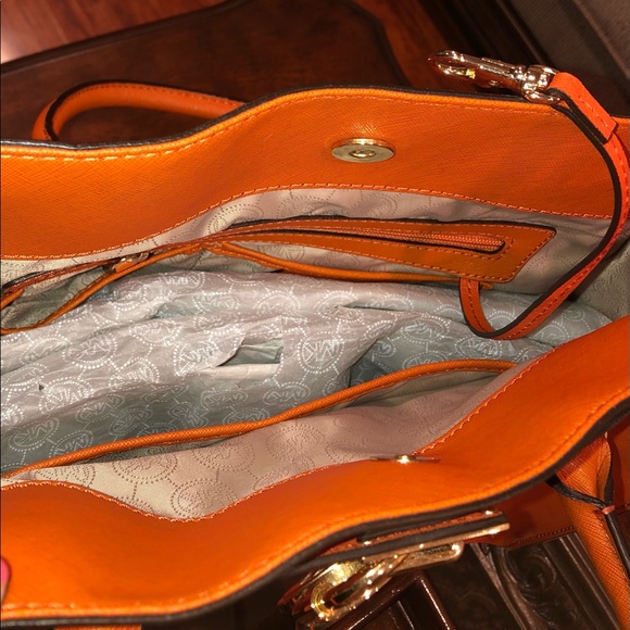 Authentic Michael Kors Large Orange Hamilton Tote - Picture 6 of 9